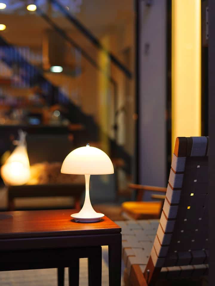 花粉も落ち着いて中庭大活躍♫
#中庭 #ウッドデッキ #北欧 #フォールディングチェア #照明 