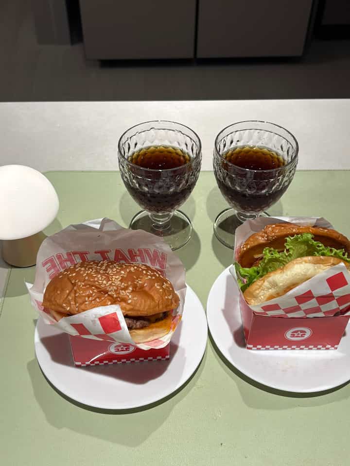 運動してくる道に新しくできたバーガーハウスで誘惑に耐えられずに結局…🤣
しかし、この味に運動するのではないでしょうか！と合理化しましょう😇🔥

#オーホームストア