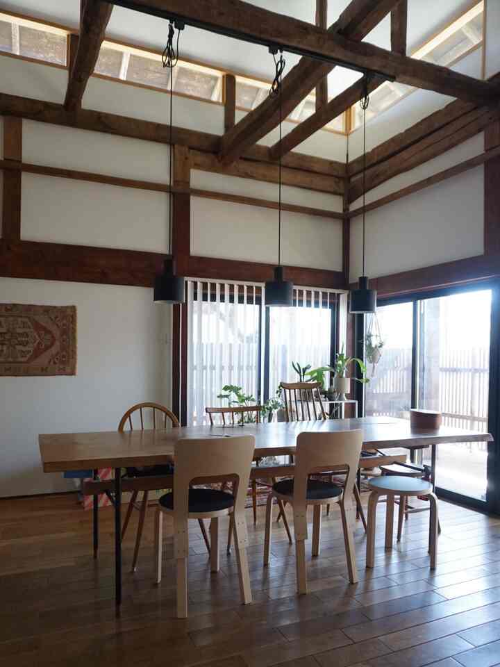 今年新しく仲間入りした椅子たち。
照明と調和がとれていてお気に入りです。
#artek #chair66 #stool60
#ダイニング