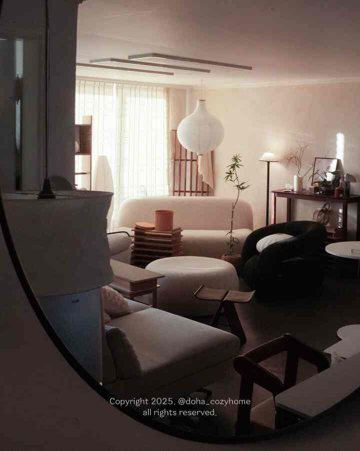 A peaceful afternoon wrapped in golden light 🌞🌿

This is my cozy little living room sanctuary—
where curved silhouettes, neutral tones, and natural textures come together in harmony 🛋️✨

✨ Cozy styling tip?
Start with warm lighting 🕯️, layer in soft textiles like throws or cushions 🧶,
and don’t be afraid to mix organic shapes 🍃
It’s the little thoughtful touches that make your home feel truly yours 🫶💛

#cozyhometips #livingroomvibes #slowlivingspace #interiorinspo #softminimalism #naturaldecor #japandistyle #warmlightmagic #wabisabihome #calmcorner #ohouseglobal #curvedfurniture #serenespace #homesanctuary

