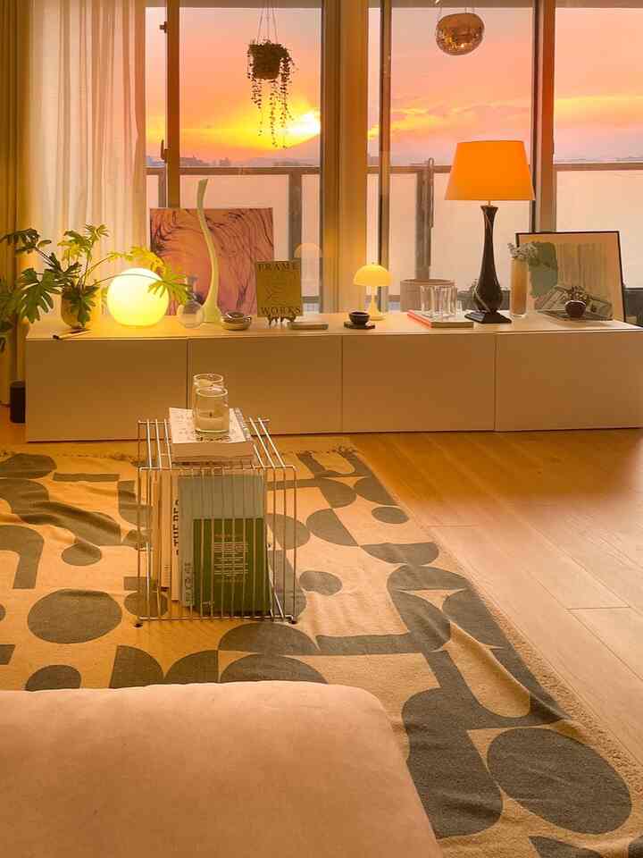 先日投稿した霧雨の朝と同じ日の夕日に照らされたお部屋☺️🌿🌅
この日はお部屋がいろんな表情を見せてくれました🥰🙌

#livingroominterior