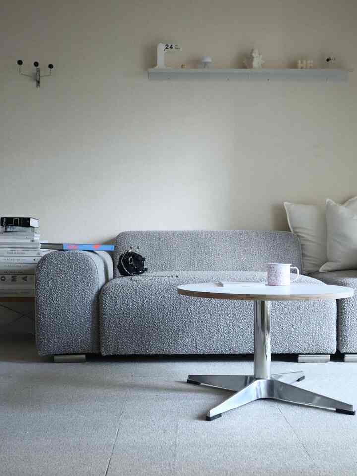 
Aku membeli meja rendah baru ☺︎
Desainnya bagus dan mudah digunakan, sangat puas ♪
Tingginya 60cm.

Ruang tamunya juga mendapat sedikit perubahan!





#Koreaninterior #Koreainterior #韓国インテリア #無機質インテリア #モノトーンインテリア #シンプルインテリア #シンプルなインテリア #海外インテリア #ホワイトインテリア #シンプルな暮らし #シンプルライフ #ミニマリズム #インテリア #インテリア家具 #インテリア配色 #インテリア小物 #シンプリスト #シンプリストの部屋づくり #部屋作り #部屋 #リビングインテリア #リビングテーブル #リビングデザイン #DIY