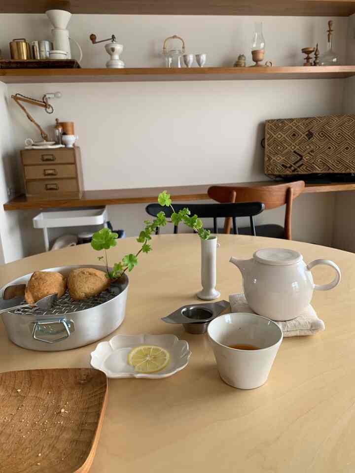 スコーンが美味しく焼けたから1人おうちカフェ

#ダイニング #テーブル周り #うつわ
#おやつ #ティーポット 