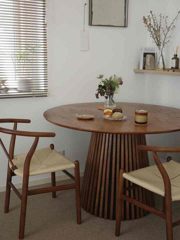 ダイニングテーブルを少し移動してスペース作り🍂
#リビング #ダイニングテーブル #noce #おうちカフェ #おうち時間 