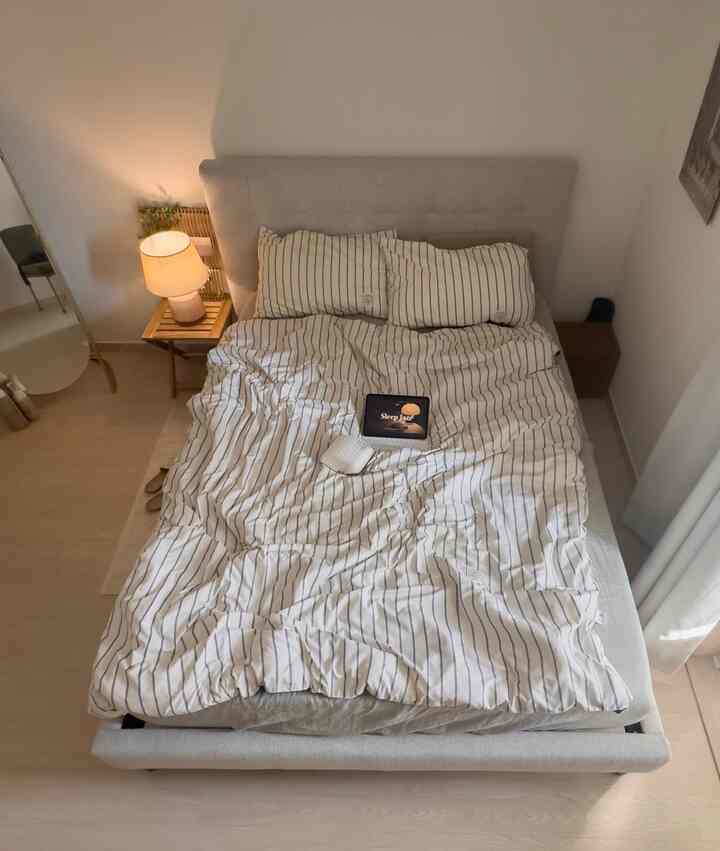 #コンスープ 
月ホーム寝室ニュービーアイテムを探す👀
もしかしたら見つかりましたか？ 

答えはまさに...照明💡💡🤍

リビングルームコンソールサイドマーケットビーマンゴースタンド 
とても気に入って今日の家のポイント脱脱
マーケット費でまた照明購入しました..!

今回はセラミック照明です。 
テラコッタ色にナチュラルな雰囲気 
寝室によく合って満足しています🥹 

照明一つだけで寝室ムードがより快適になる感じ！ 
値段が大丈夫で存在感のある照明を悩んでいるなら 
マーケット費は完全に推薦します..👍🏻
マーケットビーライトグルメ認定..🤍

⚠️広告ではない、どんな協賛もない（あればいい）

＃寝室＃寝室照明＃照明レストラン＃照明＃スタンド照明＃寝室装飾＃寝室インテリア＃布団＃寝具＃新婚旅行布団＃ベッドおすすめ＃照明インテリア＃新婚旅行インテリア＃ホームスタイリング＃シンプルインテリア＃ホワイトインテリア＃ホテルインテリア#bedroominterior
