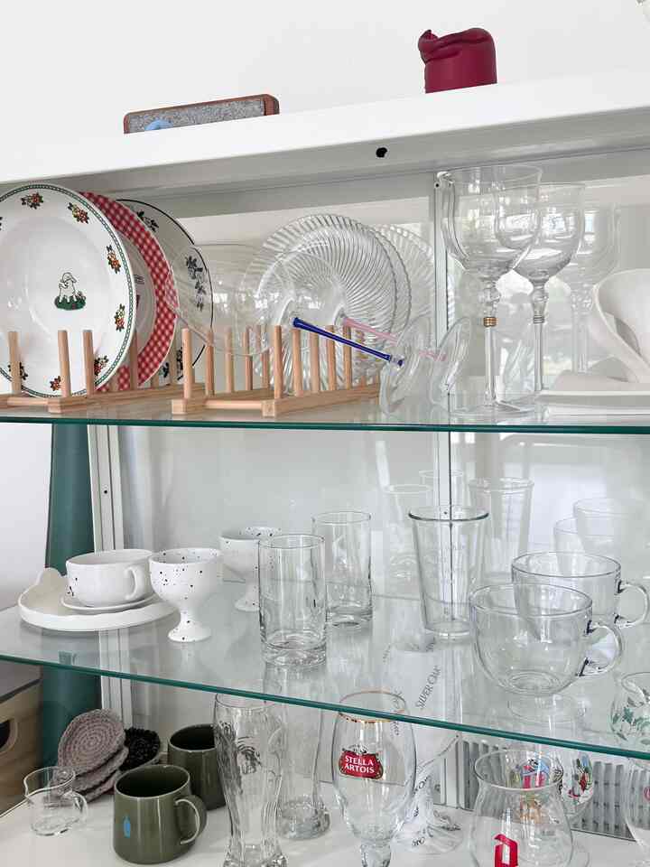 I got Dior vintage wine glass in my favorite vuntage shop ! 
It is so Elegant and high quality :)
I'm a glass collector 💛

#spring #vintage #cabinet #ikea #ikeacabinet
