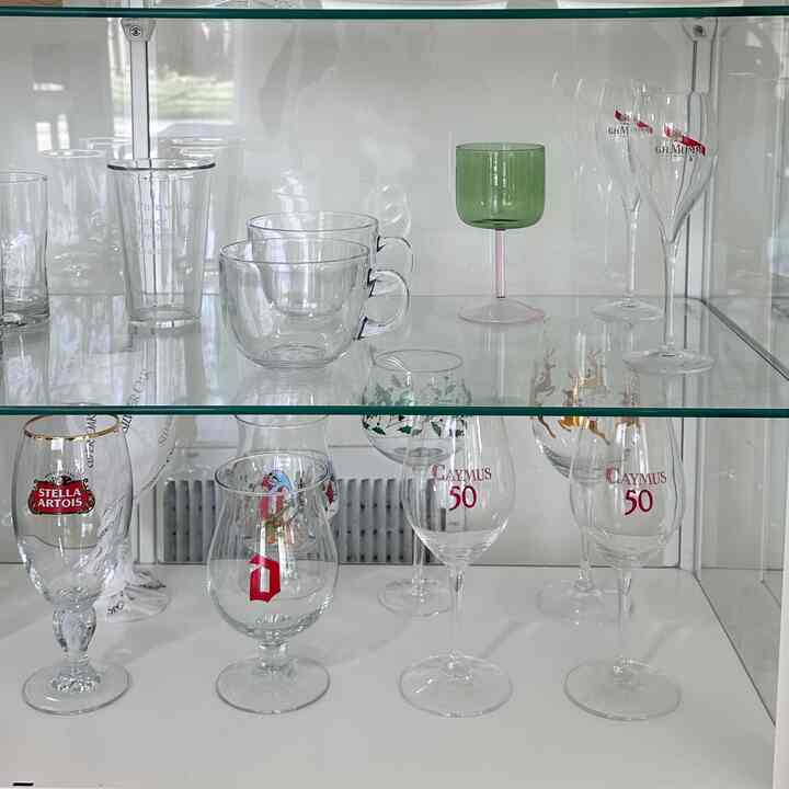 I like collecting limited edition cups by season and by liquor brand ✨

#glass #wine #wineglass #cabinet #glasscabinet