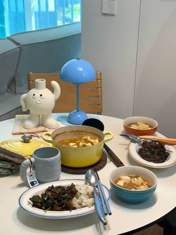 ＃オーホームストア＃コンスープ記録＃コンスープ
大きな週末に＃丼＃茶ドル味噌チゲを食べました🍆
ナス丼は添えてみるのに香ばしいので、おいしいですよね！
綺麗なボウルと一緒だから料理よく見える効果💕

＃オンザテーブル