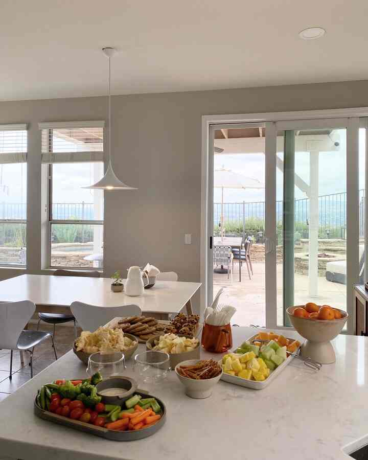 Snacks for friends gathering. Love the combination of pottery and glass. 

#snacks #diningroom #kitchen #countertop #pottery 