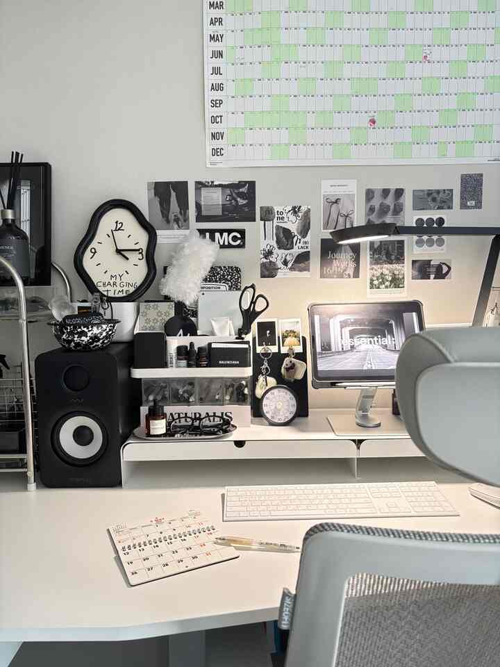 ＃ミニマル大マキシマル＃デスクテリア

やはりミニマリストで始まりマキシマルで終わる
デスクテリアは無条件のマキシマリストなんですか？
ハァ🌊ミニマリストと言ってはいけません...
しかし、好きなものを殴ってください。
見るたびに頑張りながら働くのは正しいでしょうか？

＃サイズオブ＃サイズオブチェア＃ダイアリー＃ダイアリーおすすめ＃ダイソー＃daiso
＃ドキュメンテーション＃チェ・ジョンジョンダイアリー＃ミッドセンチュリー＃スピーカーおすすめ＃新婚旅行＃新婚旅行インテリア＃アイパッド＃アイパッド取付け台＃アイパッドケース＃コンポジションスタジオ
