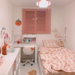 💗 침실 인테리어 💗
마음은 미니멀을 꿈꾸지만 결코 미니멀이 될 수 없는 현실 . . !
비우고 비우면 왜케 허전하지 ? 싶어 계속 채우게 돼요 ߹ࡇ߹ 
제가 추구하는 미니멀한 집 사진만 계속 하트 누르고
스크랩만 아주 열심히 하고 있는 중이랍니다 😆
다음 생애엔 미니멀 할 수 있겠죵 . . ?!
#미니멀대맥시멀 #침실 #침실인테리어 #침실가구 #아이방 #아이방인테리어 #아이방꾸미기 #아기방 #아기방인테리어 #아기방꾸미기 #핑크인테리어 #핑크방 #마리엔젤 #토마토소품 #벽꾸미기 #조명 #팬던트조명 #데스크테리어 #크비슬레 #키티 #키티의자 #벽선반 #데코타일 #책상선반 #데스크셋업 #책상 #책상인테리어 #블라인드 #알루미늄블라인드 #시계 