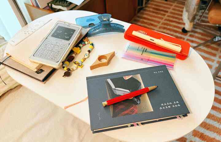 1. 壊れていますが、何かとても甘く見えて撮ったサイドテーブル
2. 民音ブッククラブのキーリングが可愛すぎる✨
3. 超簡易チアバタ+イチジク+バジルペストサンドイッチ野菜なんて省略するの
4.大きな手であるママチケットを売れば売るよりも美味しい
5.お母さんが豆が服を買ってきたのですが、ほぼ追いつけても可愛いです🥹

#ayoroom #homesweethome #myroom #homestyle #interiors #홈스타그램 #홈스타일링 #방꾸미기 #민음북클럽 #일상 #요즘먹은것들