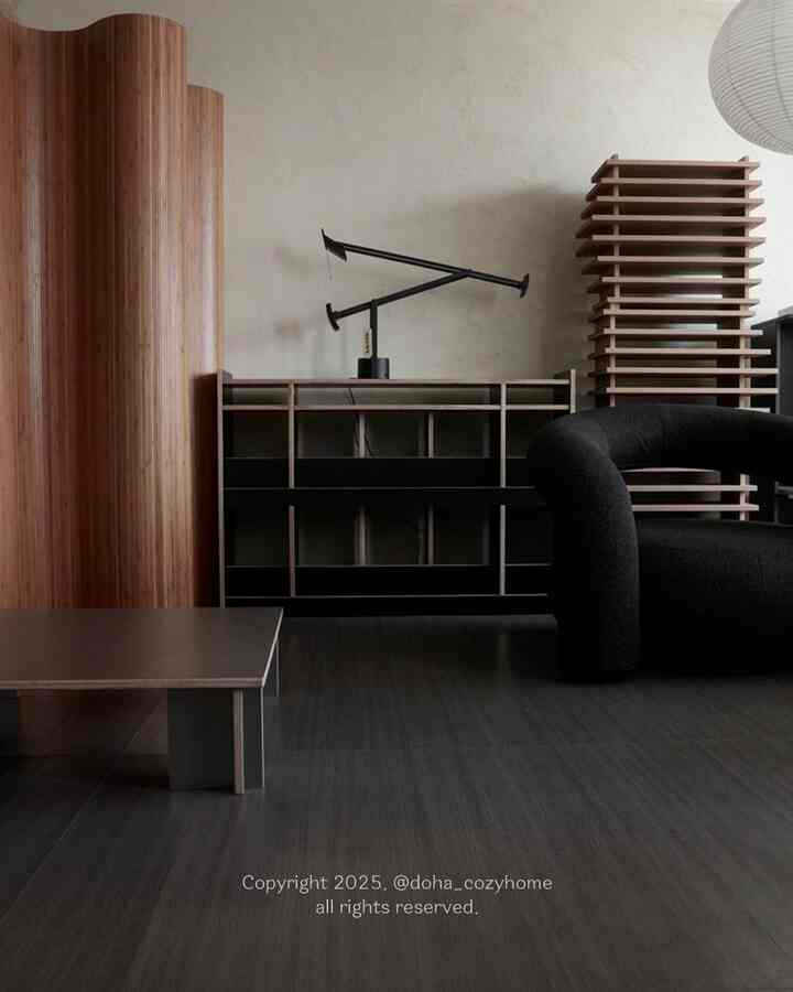 ＃今日の私たちの家📚雨の最初の休日、ささいな日
ハエルは風邪が伝わらないので朝から病院行き🩺
薬を食べると、散布時に休憩が必要に見えます。
今日はただ自宅で静かに、ゆっくり過ごそうです。

子供の本を整理して新しく
静静なオールイン院本棚のおかげで
リビングのひとつがはるかに整えられた感じです。
前後両面で活用でき、
フロントブックはガードを動かし、スペースを
柔軟に使えて、効率的ですよ📖✨

最近はこんな平凡な一日が一番大切に感じられますよ。
雨の音を聞いてコーヒー一杯、そして本数枚… ☕🍂

雨は追跡追跡来ますが、楽しく、穏やかな休日になります！

@seize_seizeオールインワン本棚/ブラック
•
•
•
•
•
＃シーズシーズ＃オールインワン本棚＃本棚インテリア＃子育て小物の整理＃子供の本棚＃ホームスタイリング＃木製家具＃今日の家のスタイル＃小さな日常＃家の装飾のヒント＃kidsbookstorage＃woodinterior＃homeorganization＃scandinavianstyle＃絵本収納＃コーンスープ 