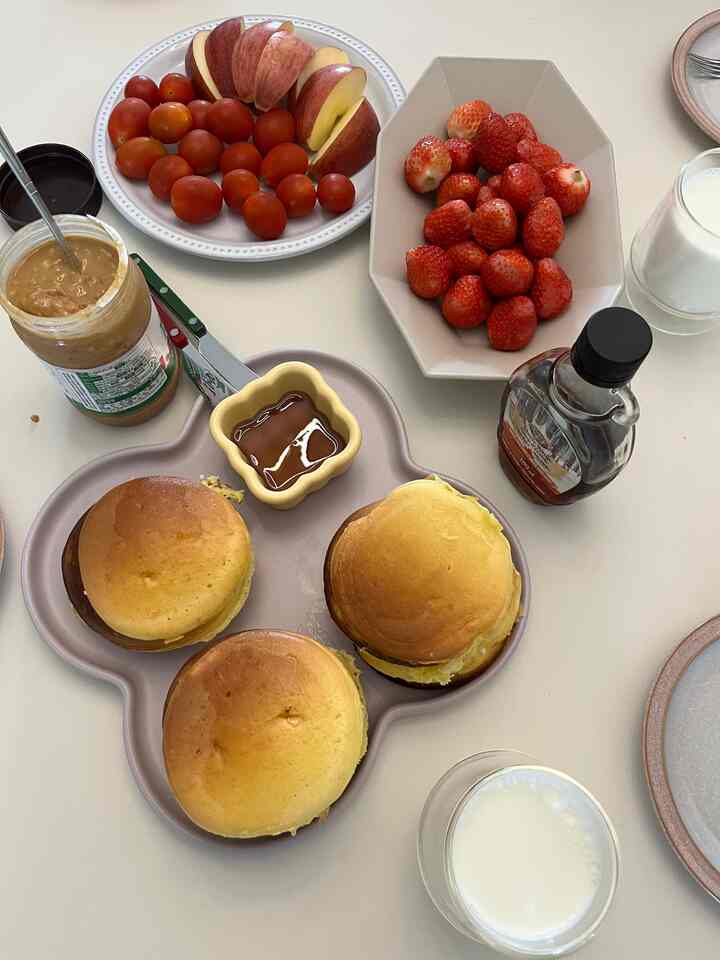 #オーホームストーリー

今朝のパンケーキ…コーヒーを飲んでいますが、食べ始めます…写真を撮ってください！ 
ただリラックスして写真を撮らないと思いました。
もしかしたらわからないし… 
しかし、すぐにアップロードします。

今日のこどもの日〜楽しく過ごしていますか？
子供たちにカトクをプレゼントするために子供の贈り物を撮影する必要があります。 
悩んでいます〜😆
大きすぎても子供の日のプレゼントを軽く〜〜手に入れてくれます。

＃コンスープ記録＃メイド＃パンケーキ＃子供の日 
#子ども