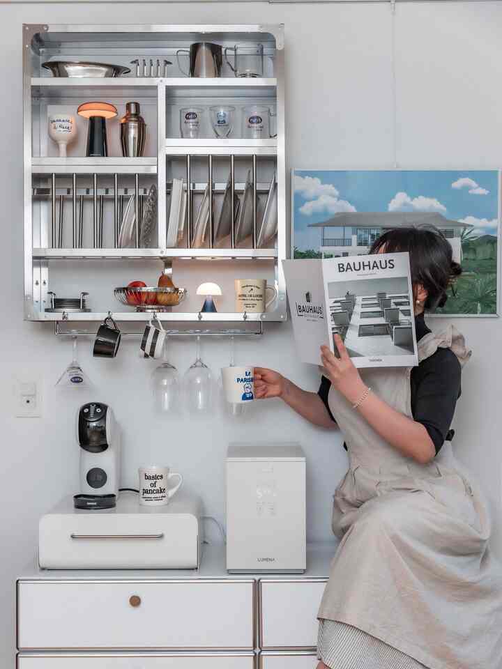 #홈카페족 Join #스페셜크리에이터

I'm an aunt who doesn't know much about coffee to become a barista, but isn't it enough to become a home cafe enthusiast with just a cup of capsule coffee?

Thanks to the new food waste disposer, I don't have to go throw away food waste, so I have more time to enjoy a cup of coffee.

I enjoyed a cup of coffee at my home cafe throughout the holiday, but today, I'm going to work and I miss home already.
Getting back to my daily life after a long holiday! Fighting everyone.

#KitchenRack #키친랙인테리어 #키친인테리어 #음식물처리기 #음식물처리기추천 #음식물분쇄기 #홈카페인테리어 #홈카페존 #홈카페꾸미기 #홈카페용품 #스텐주방 #홈카페장 #홈카페스타일링 #홈카페수납장 #홈카페템 #홈카페장 #홈카페선반 #컵선반 #그릇선반 #오늘의가든 #맞팔 #하우스메이트 #탄산홈즈 #철제수납장 #홈카페철제수납장 #슬라이드서랍장 #슬라이드수납장 #철제슬라이딩 