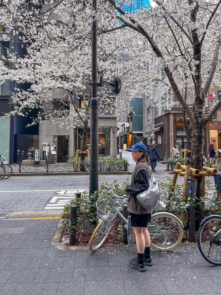 春と冬を一緒に楽しんできた日本旅行🇯🇵
いつものロンバスラップ製品が好きなのに今回の旅行も一緒にしました 持って行ったバケットタフバックはどんなルックにもちっちゃい、ゆったりとしたサイズなので買い物したアイテムもみんなすっぽり！とても大満足でした。  #일본 #여행기록
