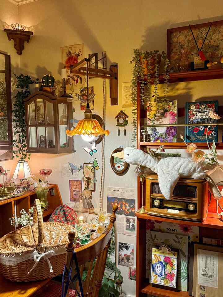 #サポーターズブランガトアヒル人形🪿

私の家に着いたかわいいアヒルの一匹🤍
ブランガトサポーターズ6期で活動することになりました◡̈🫶🏻

「ビンテージ」と言えば、思い浮かぶ動物のひとつがアヒルですよ🙈
そんなアヒルを子供愛着人形として使えるなんて、とてもいいですよ🥹

おかげで私たちの家の最初、二人も最近アヒルの人形にすっかり抜けて名前も徳純だと言ってくれました🌝ㅋㅋㅋ

個人的には家の中に置くとヴィンテージムード小物のようにインテリア効果もしっかりしていたんですよ🪿✨

KC認証完了、毛抜けなく、
重量感も程よく感覚刺激にもいい人形！
私の心にもよく聞きました🫣🙌🏻

身近で安全なブランガトアヒル人形、
出産の贈り物、百日の贈り物、石の贈り物としても散布の際にお勧めします••••••


＃ブランガット＃アヒル人形＃愛着人形＃出産ギフト＃石の贈り物＃百日プレゼント＃国民育児アイテム＃duck＃plush＃blancgateau＃壁飾り＃インテリアアクセサリー＃ホームインテリア＃ビンテージ人形＃ビンテージ壁照明＃キャンドルホルダー＃ビンテージ小物＃新婚旅行＃今日の家＃ホームカフェインテリア＃ビンテージインテリア＃ビンテージミラー＃ビンテージフォトフレーム＃メイトハウス＃家の装飾