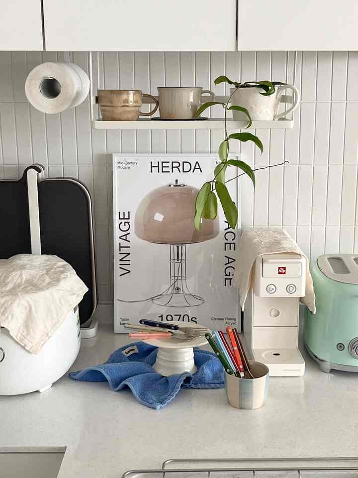 ＃広告|見ていると気分が良くなるものがあるでしょう。
カラー感のいいサーブルデザートフォークもその一つですよ🤗

最近、このサーブルデザートフォークを色別に集めていますが、優劣を選びにくいほど、すべての色がそれぞれの魅力を持っています😊
グリーン、ネイビーもちょうどきれいによく選んだ色味です。
買い物かごに入れた引き落とし悩んだピンクカラーもあまり可愛いですよ！

以前はスプーン、ジャムナイフを含む3ピースセットで購入していましたが、しばしばフォークだけを書くようになり、今回はまったくフォークのみ注文しました。
今日はどんな色を使ってみるか選ぶ楽しみがあります🤔

家を飾るラバーなら、みんな一つ持っているサーブルだけクオリティは本当に最高だと思います。
聞いたときにどっしりとした感じがとても良いです。
キラキラしないヴィンテージラインも違う感じで貪りましたよ😆

今今日の家最大のイベントであるバイナリーウィークが2週間行われています。
毎日オープンするワンデー超特価ディルと思い浮かぶハイエンドブランド製品のセールに出会えて普段悩んでいたアイテムがあればこの期間を利用すればいいと思います。
サーブルコレクションもバイナリーウィークのおかげを見ました。
センスのある家がプレゼント購入にもいいと思います！

✔️バイナリウィーク：5/12(月)～5/25(日)
龍山でポップアップストアも運営中ですが、訪問可能な方はうらやましいです😂

🏷バイナリショップ@binaryshop_official
今日の家 @todayhouse

#今日の家 #バイナリーショップ 
#バイナリーウィーク #インテリア
＃リビング＃家具＃照明 
#ホームデコ #キッチン用品
＃ファブリック＃小道具 
#binaryweek #binaryshop
＃サーブル＃sabre＃カトラリー＃炭酸ホームズ＃メイトハウス＃メイトハウス1 