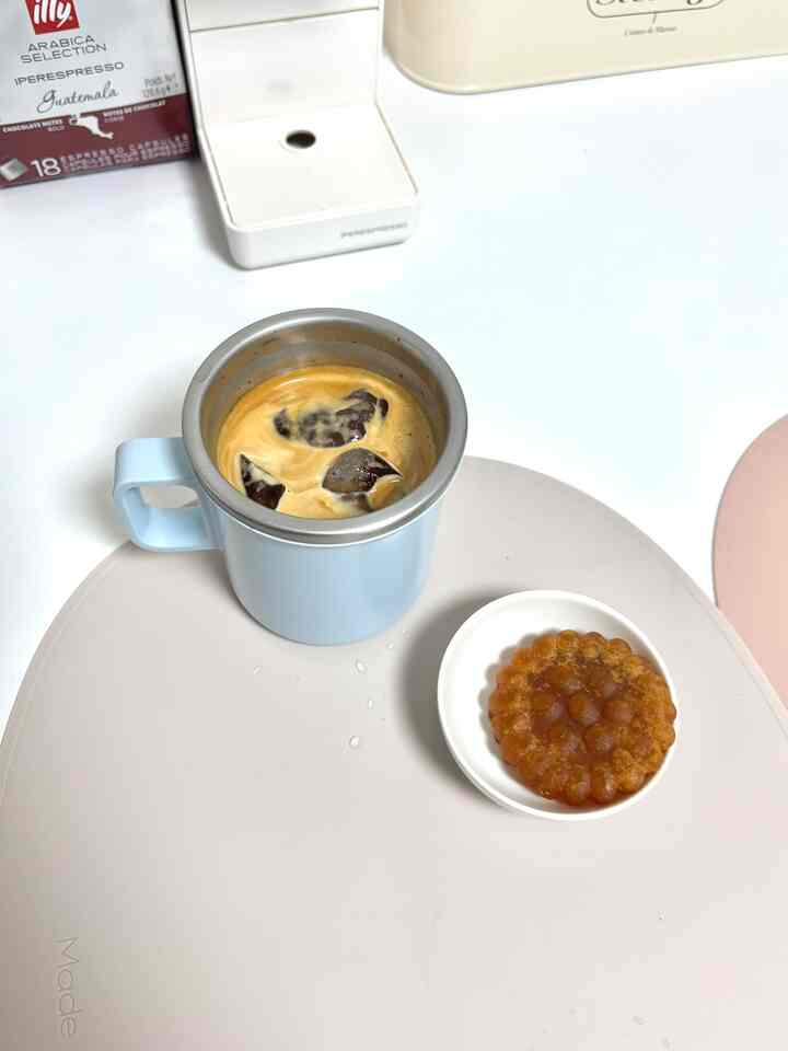 ＃オーホームストア＃コンスープ記録6

今日のティータイムのおやつ☕️🍪
おいしいもち米薬科とコーヒー！

＃ホームカフェ＃コーヒー＃デザート＃ラテ＃スナック＃ティータイム＃おいしいスナック＃カフェ＃アイスラテ
