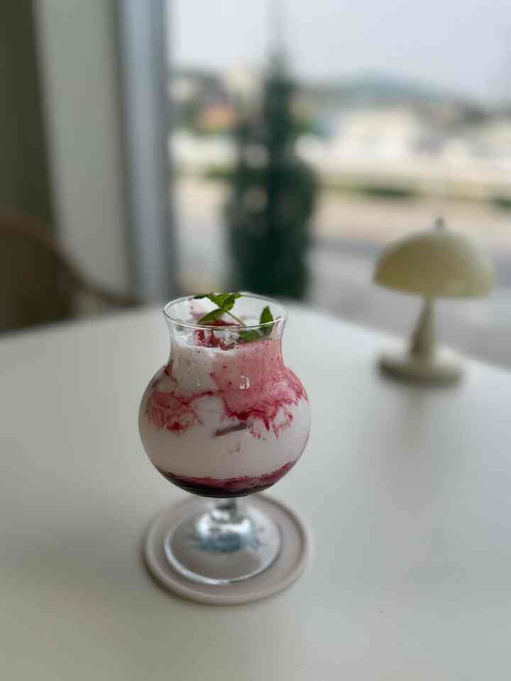 ＃オーホームストア＃コンスープ記録 
甘いチェリーラテ
子供と歩いて
暑すぎて立ち寄ったカフェで
子供はイチゴラテ 
私はチェリーラテを一杯飲んだ。

とても涼しくて甘いので強いです。

＃チェリラテ＃カフェ＃メイド＃ftc10 