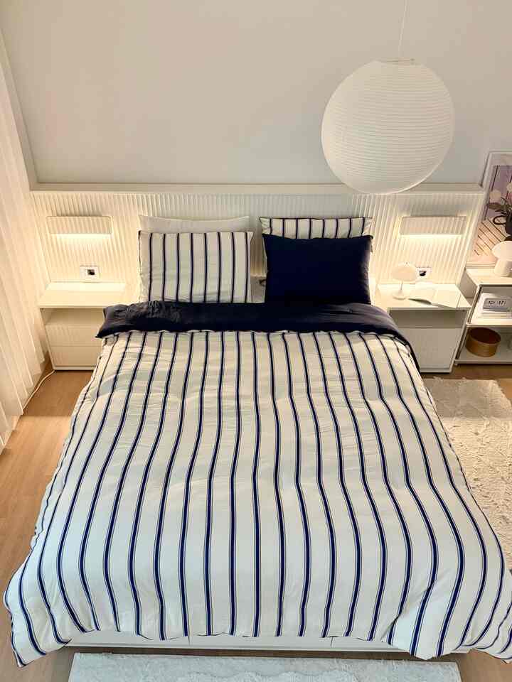 お部屋の雰囲気を変えてみました-
ヘッドレスファミリーベッドフレームを使用してヘッドができます。
より安定感が感じられますね🤍

照明が出ていない隠された照明です。
部屋の雰囲気はより居心地が良く見えます。
ベッドの下に収納状があり、服や布団を保管しても
とても良いです

携帯電話が充電できるコンセントまであり、実用的な上に
100％国内製作だから安心して使えます👏🏻

デザインと実用性、健康までの両方を備えたおかげで
私の家の寝室は居心地が良くなりました•••

＃このレビューは無料で提供され、主観的に書かれたレビューです。

＃寝室のインテリア＃お部屋のインテリア＃寝室の装飾＃ベッドフレームの推奨

