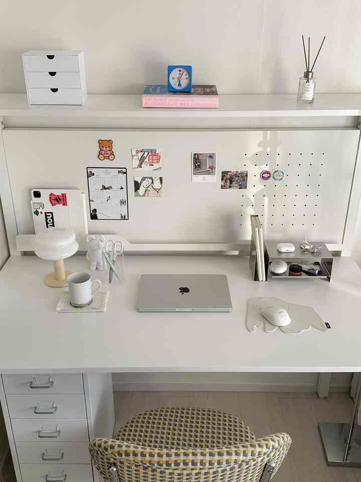 ＃広告|ホワイトデスクテイヤーに鉄テリアハンスプーン🥄
ロンバスラップステンレスデスクオーガナイザーです:)

ロンバスラップブランドの製品はきれいで買い物かごにいつも入れておいて、このように会ってみました〜
ステンレス棚は市販にたくさんありますが、 
ロンバスラップ製品は本を立てることができる部分があり、デスクにこだわりました〜

よく読んでいる本や毎日書く日記を立てるのによく、
足が走って回る小さな小物を一箇所に集めておくことができました〜 
しばらく前にエアポット、イヤホンの両方が見えなかったので、家を芽を出しました🤧

棚の下部はトレイで別々に取り外しができるので、
このトレイだけを別々に使ってもいいと思います:)
きれいな商品を載せておいたり、チャキやアクセサリーを置いてもいいと思います！

最近こんな棚が必要だったんですけど、こんなデスクに置いてもいいですね！
化粧台に香水の束を置いて使ってもいいですよ～
近いうちにキッチンカウンターでも使ってみましょう！
ティコースターの束を挿しても可愛いようで、いろいろ活用度がいいようで期待中ですよ！

📢今日の家バイナリーショップ最大のイベント「バイナリーウィーク」が14日間進行中です〜
毎日オープンするワンデー超特価ディルと浮上するハイエンドブランド製品のセールに出会えます

ロンバスラップもバイナリウィークで会うことができるので、満関部🙋🏻‍♀️

バイナリーウィークイベント期間：5月12日〜5月25日

＃今日の家＃バイナリーショップ＃バイナリーウィーク＃インテリア＃リビング＃家具＃照明＃ホームデコ＃キッチン用品＃ファブリック＃小道具＃binaryweek＃binaryshop＃ロンバスラップ＃rhombuslab 



