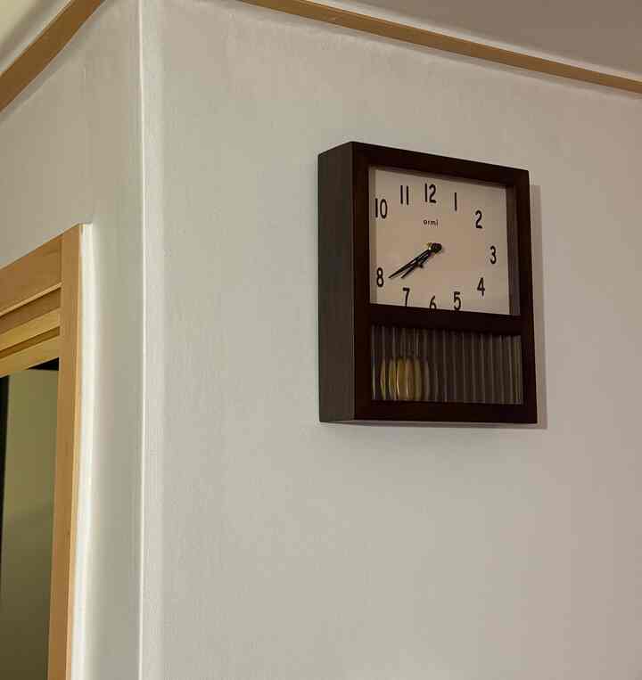 クラシックは永遠です🕰️
壁時計が故障し、新しい壁時計が来ました。
私の家のアパートは古いアパートなので、古典的なアイテムがよく似合います😗
＃コンスープの記録 