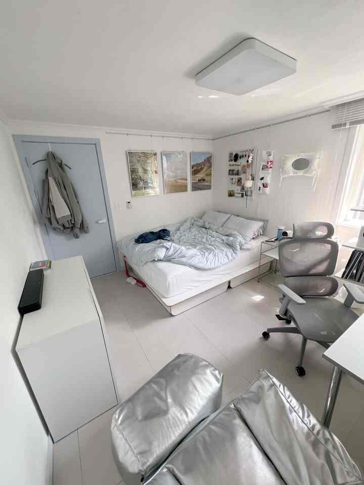 #메이트하우스 #싱글벙글하우스
Overall view of my room🩵

#Roomdecoration #방인테리어 #집꾸미기 #집에서제일바빠 #3평방 #3평방꾸미기 #3평방인테리어