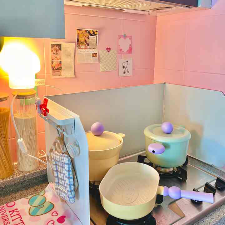 回復可能なセルフインテリア映像に陥ってもやってしまった…ピンクのキッチン実現🩷
どんどん綺麗になる我が家のキッチン❛ε❛♪  #주방 #주방인테리어 #핑크인테리어 #인테이어소품 #베터핑거 