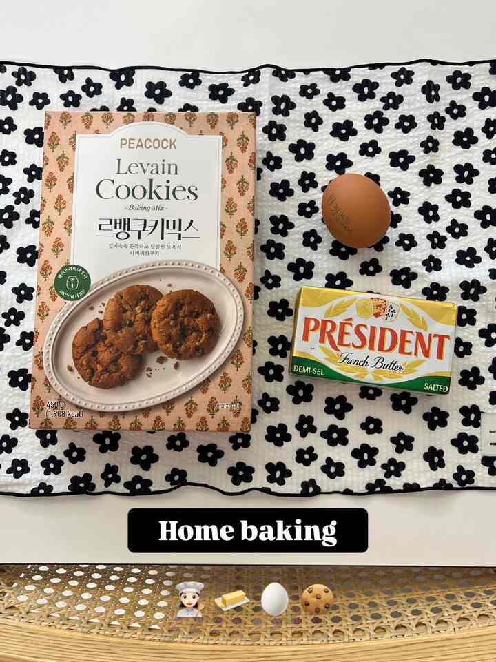 ホームベーキングEP。 2 ルバンクッキー🍪

イマートで買い物をして発見したピコクルバンクッキーミックス！
しばらく前に買ってミンギ敵対
これで作ったのですが、これはなぜこんなに簡単ですか…？

とてもシンプルなのにとても美味しくてショックを食べたレシピ（と言っても恥ずかしい）

∴∵∴ ୨୧ ∴∵∴ ୨୧ ∴∵∴ ୨୧ ∴∵∴

1. 室温に置いたバター100gをほぐす
2. 乾いたバターにクッキーミックスと卵1個入れて混ぜる
3. クッキー生地 丸くお作りして冷凍室に10分休止させる
4.  #오늘의우리집 #콘수프기록 #홈베이킹 #르뱅쿠키 #homebaking 