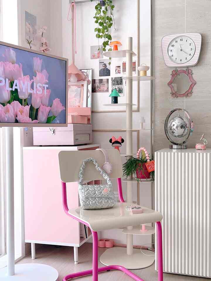 ＃かわいいテム最高です＃コンスープ記録 

夏に近づくと、クールで＃ブリンブリングした感じの＃シルバーテムがまた目に入りました〜

見た目にはあんなサイズのようですが、さらっとたくさん入っていきます！
財布、携帯電話、リップクリーム、手鏡、ハンドクリーム、日焼け止めまで入れるので入ってくださいね🤭

太陽の光でもっと＃キラキラして晴れた日を持っていくのが好きです✨


＃モンビジュ＃夏のバッグ＃バッグ＃デイリーバッグ＃デイリーアイテム＃夏の準備＃夏の準備＃バッグおすすめ＃ホログラム＃ootd＃夏には＃シルバー＃リビングルーム＃リビングルームインテリア＃リビングルーム＃リビングルーム＃北棚＃北棚インテリア＃照明＃照明インテリア＃ミニ＃照明インテリア#ピンクハウス