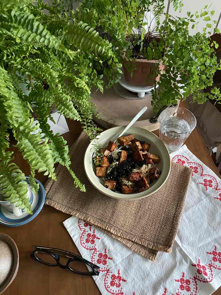 Let's eat rice with bracken ferns🪴
I ate tofu stewed in soy sauce🫶
#Corn soup record #오홈스토랑 #저녁시간 #저녁메뉴