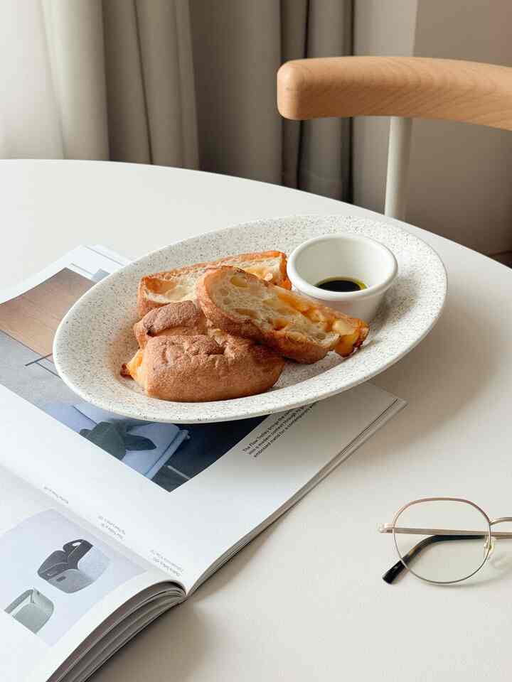 
私の𝗵𝗼𝗺𝗲𝗯𝗿𝘂𝗻𝗰𝗵モアモア :)

特別なことなく普通に流れる一日だが、
簡単に大まかに取り除くのではなく
イヨンならもっと美味しくて綺麗に食べられる
そのしばらくの時間がどれほど大きな癒しなのか…。 .🤎
そうしてこそ、力が不快なことももっと上手くなるんですよ！

夕食は少なく食べるから
ダイエット食事、低速老化食事だと思いますか？  #homecafe #homebrunch  #빵순이 #홈쿡 #집밥 #나를위한한끼 #콘스프기록 #홈데코 #홈카페인테리어  #홈스토랑 #오늘의집 #오늘의장면한컷 #오늘의우리집 #내돈내산  
