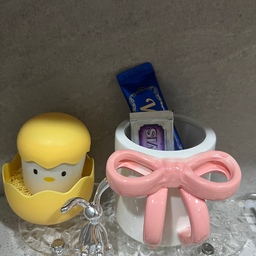 #감성욕실템 #콘수프기록 #맞팔 #귀여운욕실템 #욕실꾸미기 #바디워시추천 #비누추천 #바디워시 #비누 #마비스치약
#오스템뷰센치약 #토끼트레이 #리본양치컵 #병아리솔 #오뛰르핸드워시 #친환경핸드워시 #샤넬 #샤넬샤워젤 #샤넬미스트 #프레쉬라이프비누
#캐드키드슨 #록시땅버베나 
#officineuniversellebuly1803
제가 선택한 저의 감성욕실템들은 대부분 바디워시와 비누 입니다^^.
첫번째 사진의 솔과 트레이, 리본컵, 마비스치약을 제외하고는 다 선물받은 것들이랍니다.^^
선물로 사실 많이 들어와서 주변에 주고 해도 많이 있어요. 
그런데 케이스도 향도 너무 좋아요^^ 그냥 저렇게 욕실에 두어도 향도 나고요. 
최근 프레쉬 라이프 비누를 쓰는데 진짜 크고 향도 좋고 매끈매끈해서 너무 좋아요.
그리고 토끼트레이 너무 이쁘지 않나요? 그냥 툭 올려놓아도 너무 좋아요. 토끼 이동 가능해요~ 
전 장난칠 사람도 없고 해서 안 붙여 놓았어요~~
