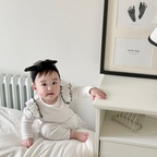 요리보고 조리봐도 예쁜 내 아가 .... 👶🏻ྀི 🤍🤍

#블랙앤화이트 #오늘의우리집 #육아일상
#알러지케어이불 #이불커버 #호텔침구 #이케아협탁 
#이케아액자 #베슬라그손잡이 #블랙앤화이트
#침실인테리어 #발매트 #단스탠드 #로망담은신혼집