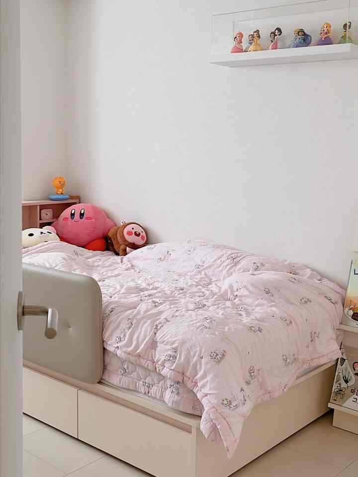 ＃今日の私たちの家＃コンスープ記録

ピンクピンクファーストルーム🌷
そろそろ夏の布団に交換してください。
ピンクピンクの夏の寝具はきれいな場所はありませんか🙄


＃子供用ベッド＃キッズベッド＃サンルームベッド＃子供用ベッド＃キッズルーム＃子供の家＃小学生ルーム＃夏の寝具＃ピンクのインテリア 