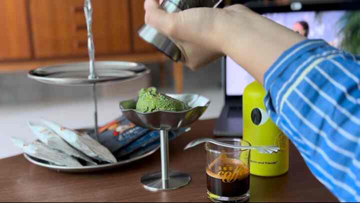 #오늘의브런치 #콘스푸기록 
「Happiness is anyone and 
anything that’s loved by you."

Charlie Brown 

ただ君を幸せにしてくれるのを思い出すだけでいい、
答えはあなたが思うよりも近いでしょう:)

 
 
トレイ@_mainhome 
オリーブオイル 
デザートボール @starbuckskorea 

#haapy #icecream #greenteaicecream 
#happiness #choosehappiness #joyfulliving #positivevibes #gratefulheart #innerpeace #simplejoys