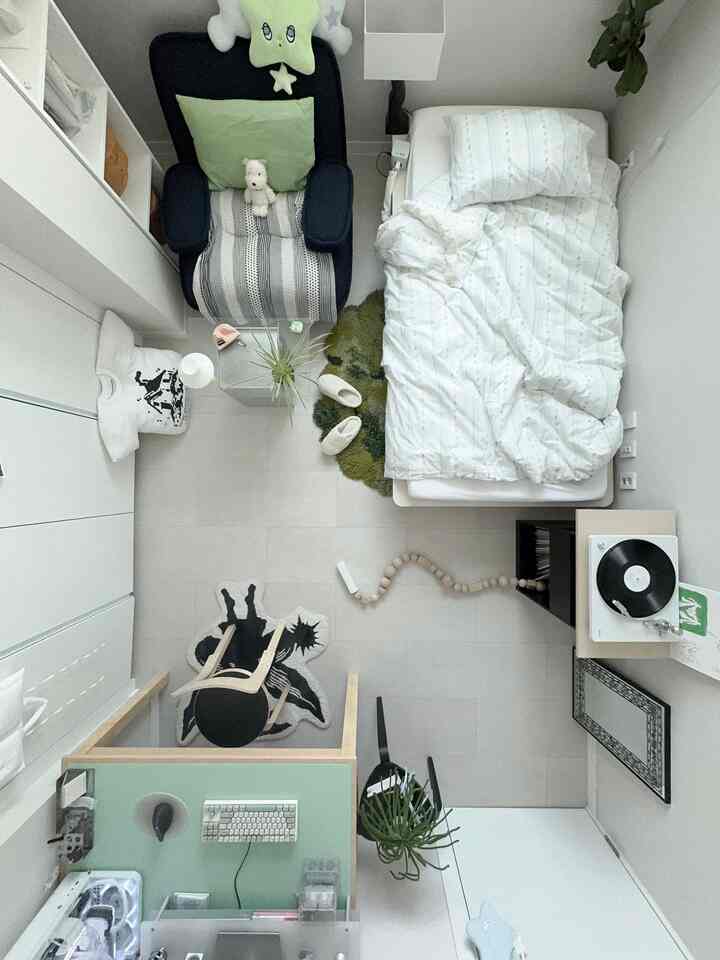 #아파트인테리어 #3평

Aerial shot of my entire room ☁️
I'm really into green these days, so I added green points to various parts of the room🌳

#Special Creator #작은방 #침실스타일링 #원룸 #자취방 #화이트인테리어 #빈티지인테리어 #소품