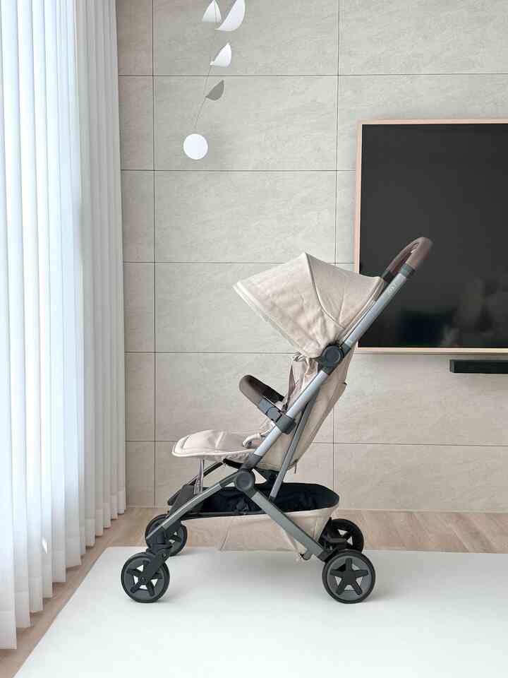 #ネドンナサン #コンスープ記録 

👶🏻

ジュールズエアプラス2発売のニュースを聞いて、あらかじめソウンはこのポータブルベビーカーを用意しました。とにかくポータブルベビーカー。 

折衷型のベビーカーを引っ張っていますが、ポータブルなので正直言って軽かったです。なので、他のベビーカーに比べてハンドリングが良いと思います。いろいろな色の中で私が選んだサンディタフカラーは大きく飛び散らず感覚的なベージュトーンが気に入りました。 

そして一番いいのは。折って機内持ち込みにもなるので携帯用ベビーカーはAir Plus 2口径を見てみましょう（╹◡╹）♡

＃ジュールズ＃エア2＃ベビーカー＃ベビーカーおすすめ
