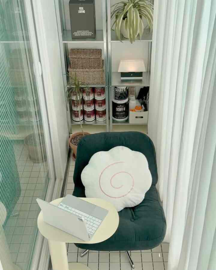 ＃自宅で最も忙しい＃コンスープ記録 
めちゃくちゃ倉庫のレベルだからブラインドでしゃっくり隠すのに忙しかったベランダ！
中にあった荷物 芽を抜いて使わないものは
惜しみなく分けて芽を片付けたけど
ついに足を踏み入れるスペースができました。感激!!!

今堂々とブラインドを歩いてベランダを公開して生きています🩵💙 

＃ベランダ＃ベランダインテリア＃ベランダ飾り＃ベランダカフェ＃ベランダ活用法＃ベランダホームカフェ＃ベランダ収納＃ベランダ整理＃バルコニー＃バルコニー飾り＃ホワイトカーテン＃整理整頓＃整理収納＃整理テム＃ラタンバスケット 