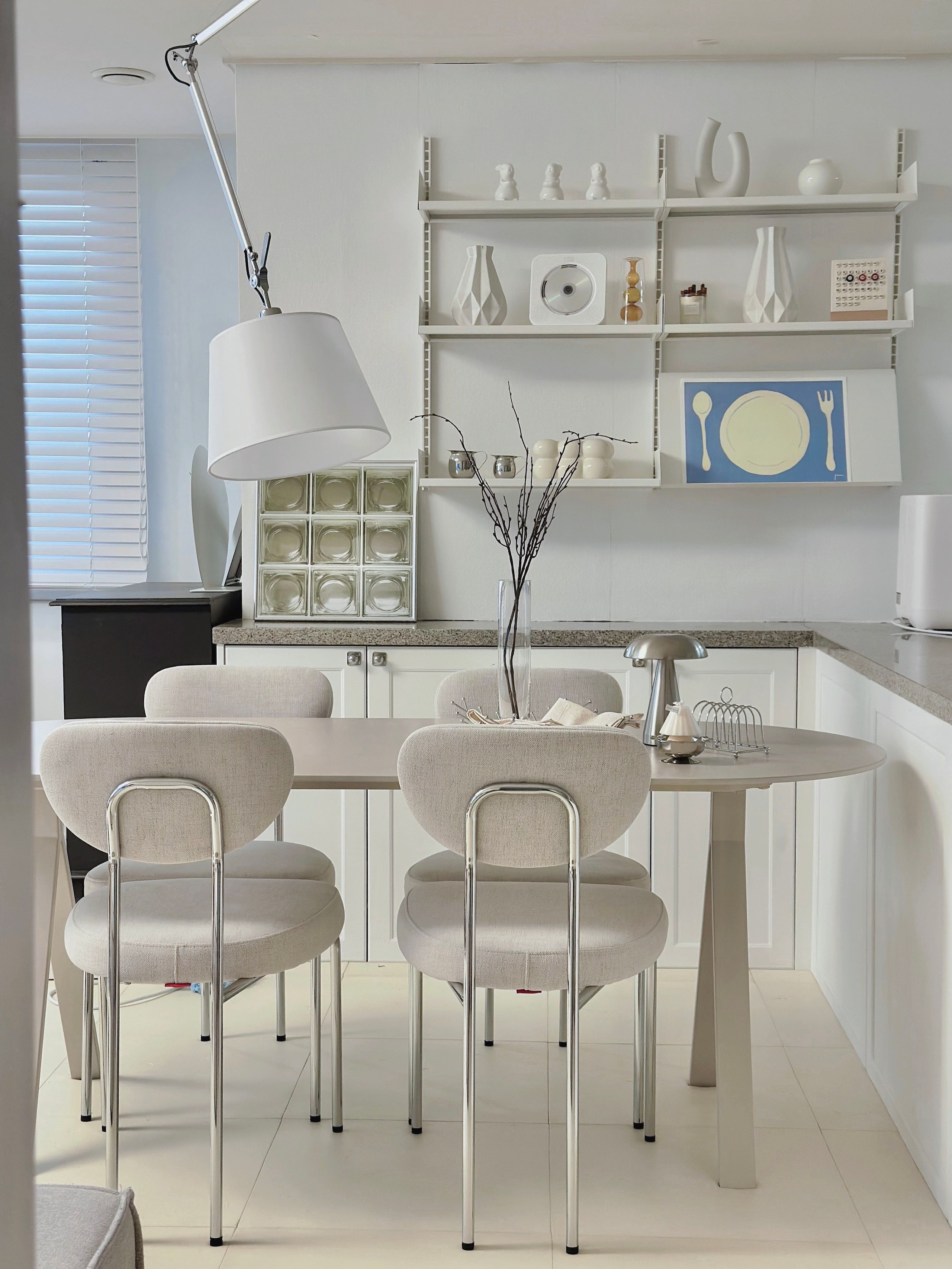 Double-Sided Ceramic Oval Dining Table user photo