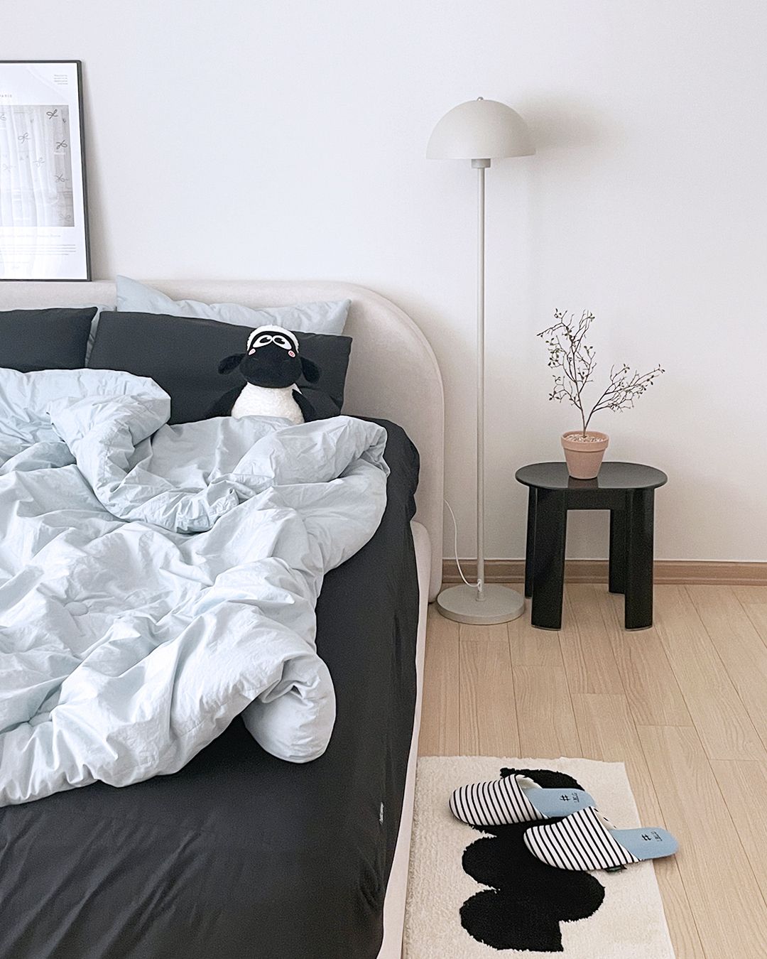 Rollin Velvet Room Slippers user photo