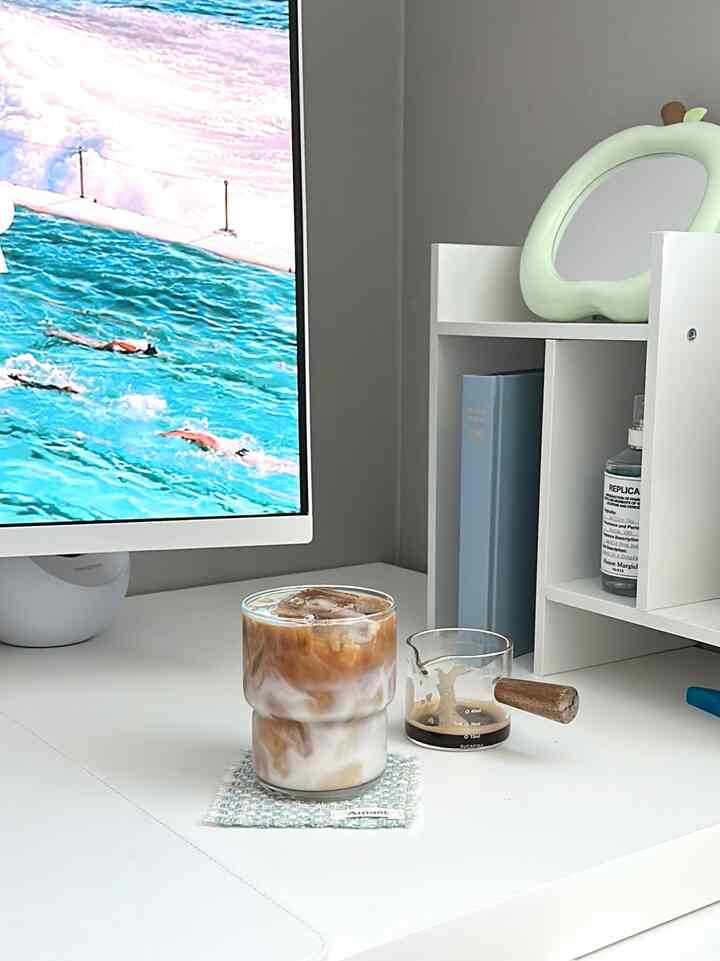 First time using Amaet cup coaster ﾟ⌗🧷
It's so pretty, it's a big deal..!

#Followback #집에서제일바빠 #내돈내산 #블루인테리어 #오늘의우리집 #콘수프기록 #미니멀인테리어 #모던인테리어 #데스크테리어족 #우리집포토존 #벽꾸미기 #소품추천 #집들이선물 #홈카페 #소통 #조명추천 #비포애프터 #홈스토랑 #홈카페인테리어 #다이소추천템 #혼자사는법 #자취방꾸미기 #미니멀리스트모여라