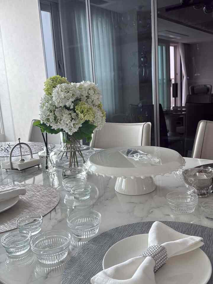 食器類にますます欲が出る..🍽️🍴
ゲストフィット設定中 


#ホームカフェインテリア#ホームパーティー 
＃フランテリア＃ホームデコ＃高級インテリア＃セルフインテリア 
＃新婚旅行のインテリア＃新婚旅行の装飾 
#homedecor #homeswethome #homecafe
#selfinterior 


