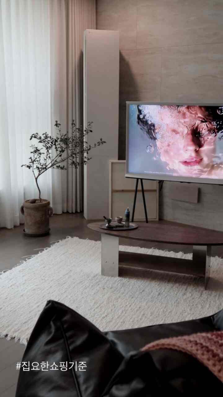 執拗なショッピング基準で決定した最初のエアコンを選ぶ💦

1. 周辺空間と合うムード 
リビングルームムードを損なわないシンプルなデザインまず

2. 流行の燃えない設計及び機能 
数年が経ってもとんでもないように、機能も必ず必要なものだけ

3.合理的な量とスペース効率 
価格は現実的に、スペースは広く使えるように

十分に悩んでいるだけに毎日満足のいく選択をしてみたいです🖤

＃コンスープの記録 