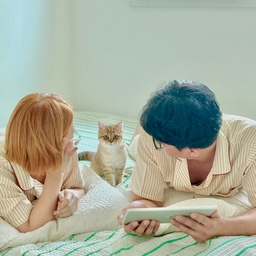 #오늘의우리집 #콘수프기록 
📎핑크존의 버터옐로 스트라이프 커플 반팔 잠옷
요즘처럼 덥고 습한 날엔
잠옷 고를 때 기준이 생기더라고요
시원한가? 예쁜가?
버터 옐로우에 스트라이프 조합은 말모
원단도 가볍고 통기성 좋아서 몸에 안 들러붙어요
셔츠 스타일이라 편하게 입어도 단정한 느낌이고
하루 종일 입고 있어도 불편함이 없었어요
저는 M, 인간대형견은 XL를 착용했는데
둘 다 사이즈 잘 맞고 착용감도 만족!
커플템 찾는 분들이나
시원하고 예쁜 여름 잠옷 찾는 분들께 강추🫶🏻
#제품제공 #예쁜템최고야 #여름준비템 #여름잠옷 #여름파자마 #커플잠옷 #협찬 #맞팔 #버터 #옐로우 #스트라이프 #홈웨어 #집스타그램 #침실인테리어 #미니멀 #미니멀라이프 #미니멀인테리어 #신희타 #신희타인테리어 #신혼희망타운 #신혼희망타운인테리어 #홈스타그램 #고양이 #반려묘 #반려동물 #cat #home #minimal