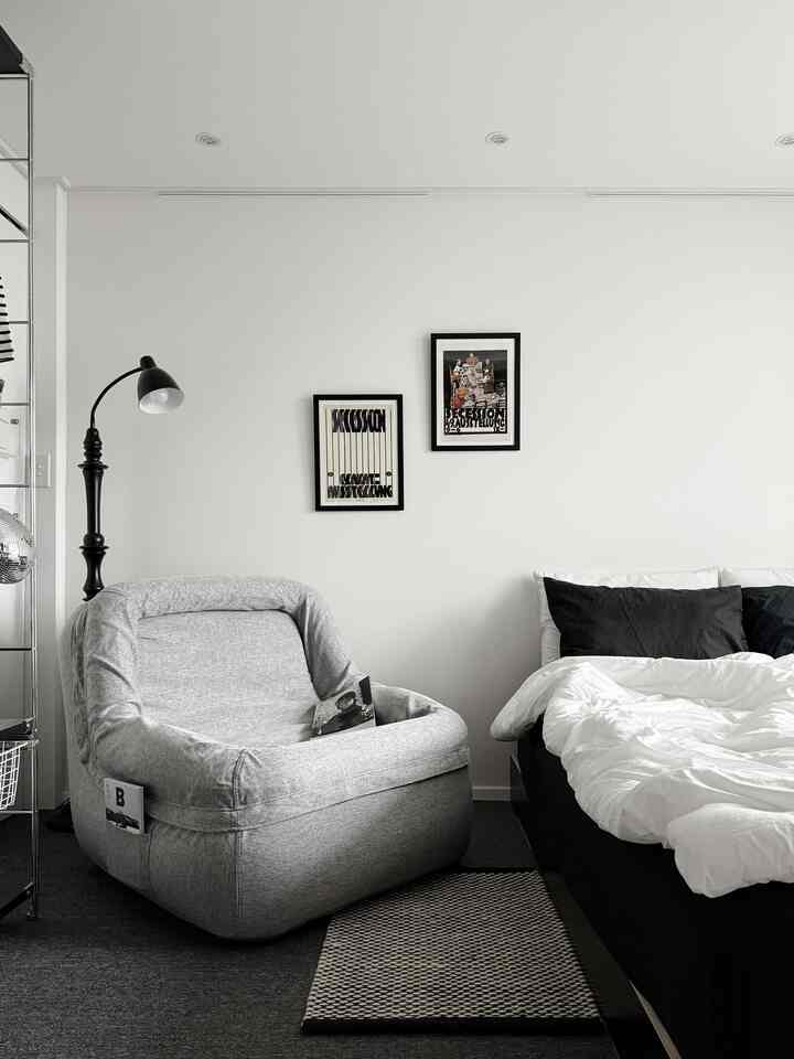 ＃広告|昼間、外出して帰ってきたあの曖昧な時間。

クーディーエアメローソファにちょうど座っていた。服もそのまま、メイクも消していませんでしたが、その短い休憩がかなり深く、ふわふわでした。

ベッドより軽く、椅子より快適
思ったより頻繁に探すようになりますね。狭い部屋でも十分に感じられるふんわりと静かなリフレッシュモーメント。 

エアポンプは片面ですぐに組み立てられ、使用しない時は石転がらないで専用バッグに入れると終わり。狭い部屋やキャンプに行く時も負担なくて活用度が高いです。

クーディーエアメローロールアップソファと一緒です。 

＃クーディー＃クーディーエアメロー#一人暮らしインテリア #シンプルインテリア 