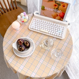 #오늘의우리집 #콘수프기록 
식후엔 야무지게 티타임🍵
본격적으로 여름이 시작되고 있어서
베란다 홈카페를 즐길수있는 시간이
얼마 안남았어요🥹
저희집엔 베란다 내부에 실외기가 있어
여름에는 베란다 공간이 무지 더워지거든요
지금! 즐길 수 있는 이시간에
충분히 베란다 홈카페를 만끽해봅니다!
제 최애 과일 망고스틴과 파인애플중에
오늘은 망고스틴으로 티타임 즐겨요!
#맞팔 #소통 #맞팔환영
#베란다 #베란다꾸미기 #베란다홈카페
#홈카페 #티타임 #테이블보
#노랑 #노란 #옐로우 #노란색
#카페둥 #베란다커튼 #가림막커튼 
#가리개 #패브릭
#월넛의자 #의자 #테이블
#레트로키보드 #망고스틴 #차
#베란다인테리어 #베란다카페 
#힐링존 #힐링공간 

