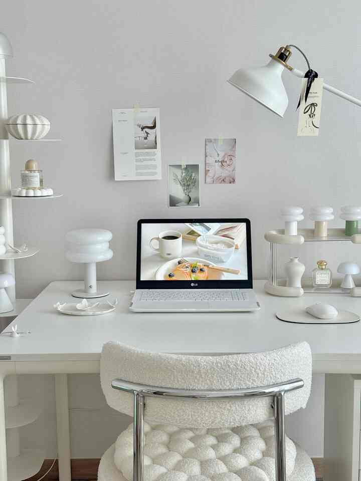 #데스크테리어족

Ruang meja Terrier saya dengan hiasan dinding kecil🤍

Akhir-akhir ini, ketika saya memesan aksesori interior, dll.,
saya mendapatkan beberapa kartu pos sensasional bersamanya!

Saya mengoleksi yang saya suka
dan menggunakannya untuk hiasan dinding✨

#Desk Terrier #화이트데스크테리어 #데스크꾸미기 #데스크소품 #책상인테리어 #책상꾸미기 #화이트데스크 #두닷책상 #책생의자 #북선반 #책상조면 #책상선반 #맞팔