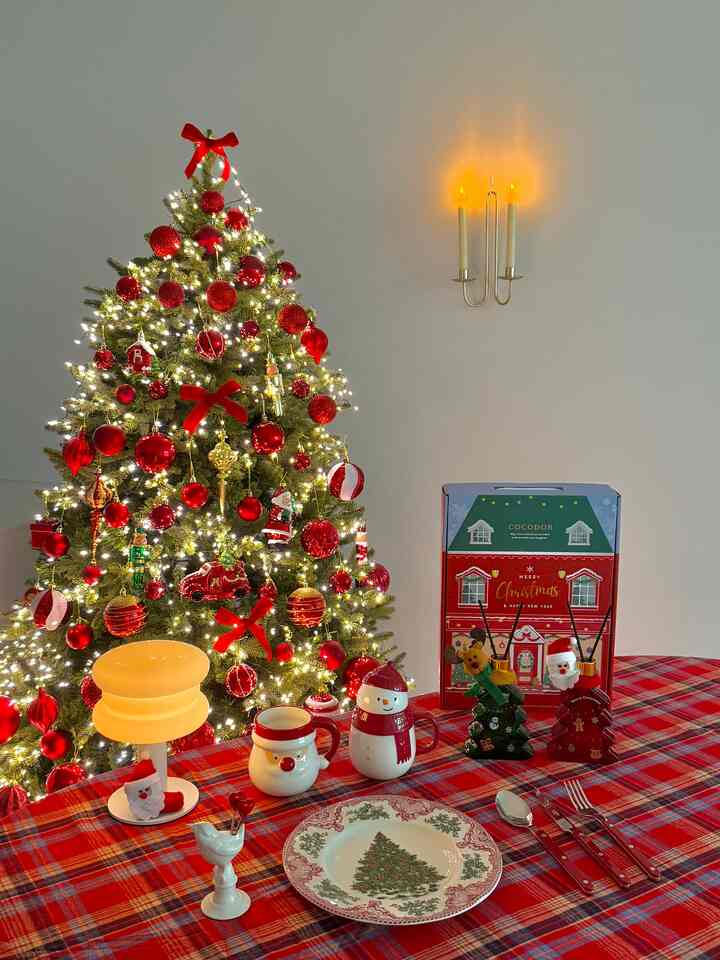 #2026달력이될집 #겨울

I like winter the most because I was born in winter ୨୧*
Among them all, I really like Christmas. Every year, we have a Christmas home party, and the table is decorated with a tree, red ornaments, and various props ❤️

#Christmas #크리스마스트리 #크리스마스소품 #크리스마스데코 #크리스마스장식 #크리스마스인테리어 #크리스마스파티 #크리스마스홈파티 #맞팔 #맞팔환영 #맞팔해요 #맞팔선팔 #맞팔소통 #맞팔환영해요 #맞팔해용 #홈파티 #다이닝룸 #다이닝테이블 #다이닝룸꾸미기 #트리꾸미기 #트리오너먼트 #트리인테리어 #크리스마스트리꾸미기 #크리스마스트리소품 #겨울인테리어 #겨울의우리집 #겨울인테리어소품 #홈스타일링